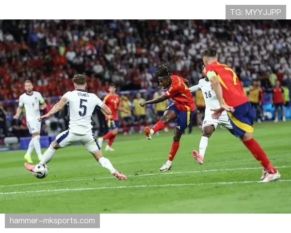 西甲强队频繁引援增强阵容，联赛竞争格局引发广泛关注