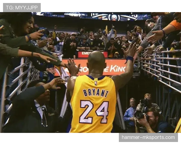 刷到科比·布莱恩特家衣帽间那张图，球鞋堆成山，完全像另一个世界